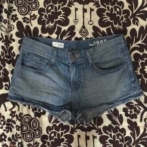 GAP 1969 light wash frayed denim shorts Sz 4  or 27 Waist EUC